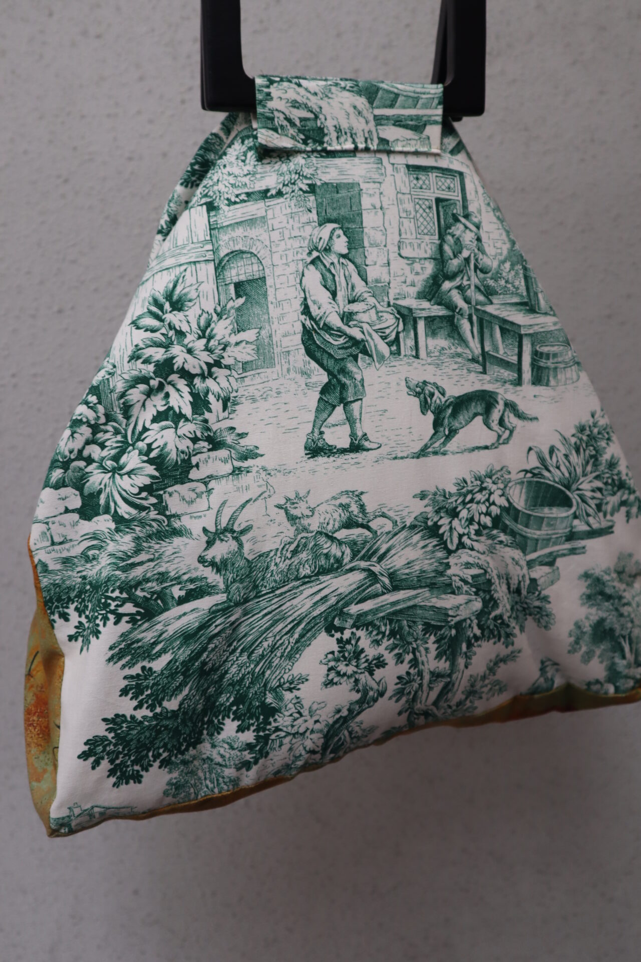 「Casal」ジュイ柄生地の木の持ち手バッグ