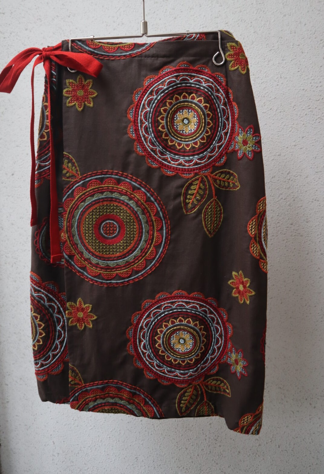ILIV刺繍生地の巻きスカート